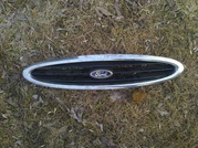 Продам оригинальную решетку радиатора Ford Mondeo (1996-2000)