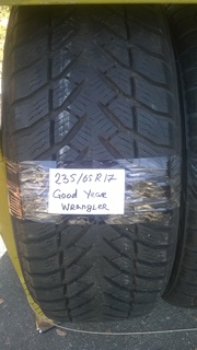 235/65 R17 Good Year Wrangler